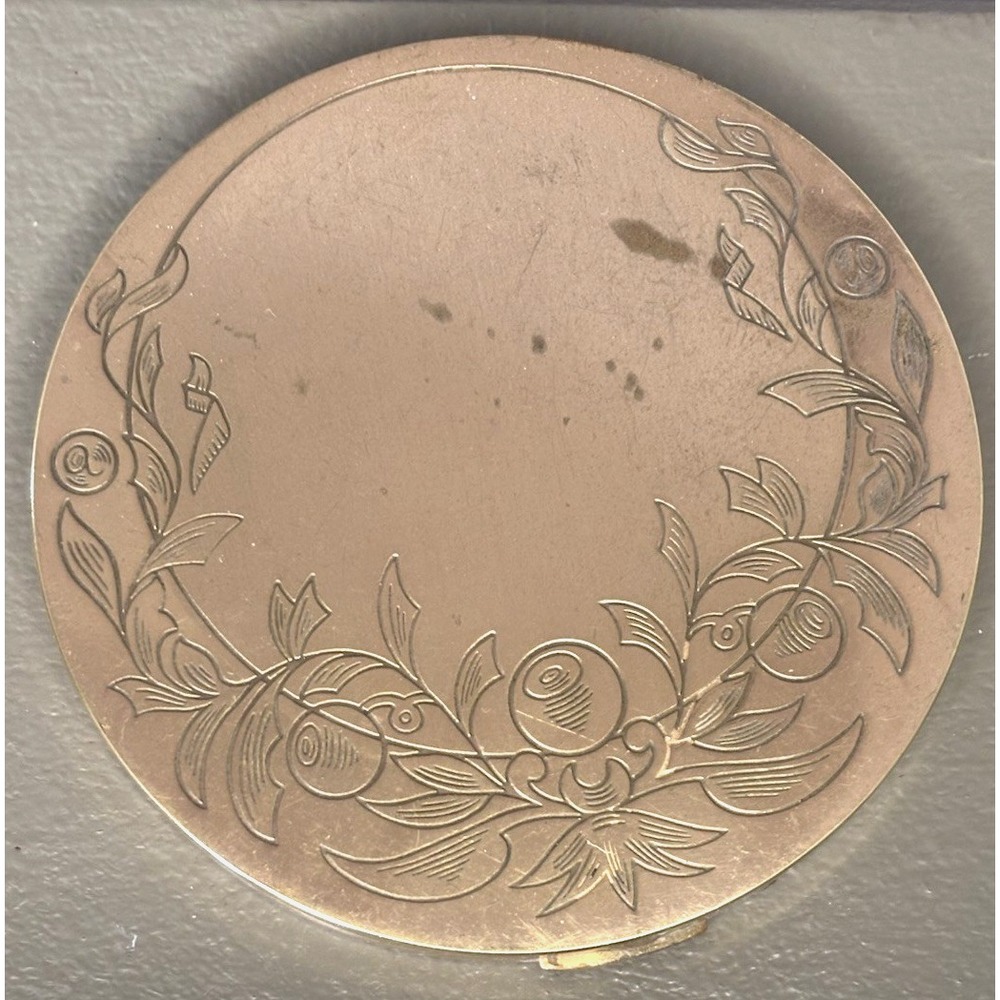 Vtg Large Brass Tone Powder Compact w/Mirror, Puff & Net Engraved Berry Leaf 4"D